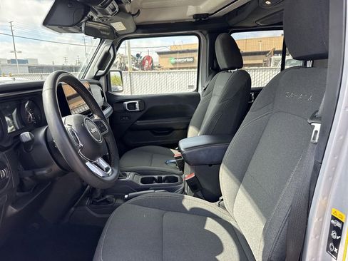 Used 2024 Jeep Wrangler Sahara image 17