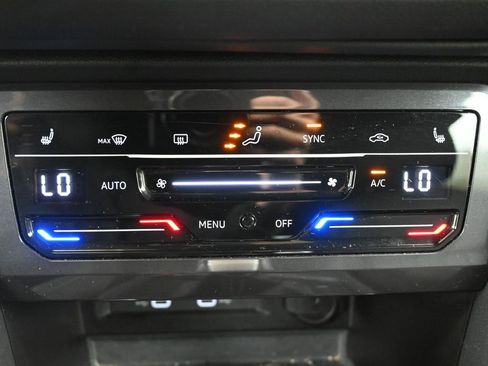 Used 2024 Volkswagen Tiguan SE R-Line image 32