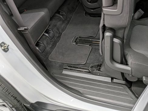 Used 2022 Chevrolet Traverse LT image 28