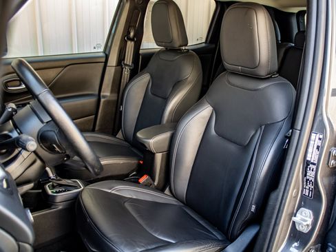 Used 2023 Jeep Renegade Limited image 18