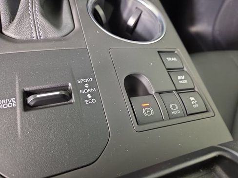 Used 2024 Toyota Highlander XLE AWD/4WD image 28