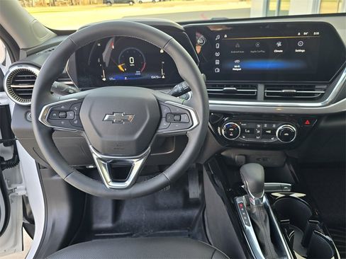 Used 2025 Chevrolet Trax ACTIV w/ Driver Confidence Package image 17