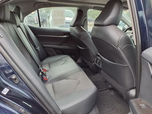 Used 2022 Toyota Camry XLE image 7
