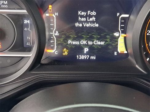 Used 2025 Jeep Gladiator Mojave w/ Safety Group image 11