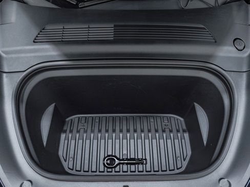 Used 2021 Tesla Model Y Long Range image 36