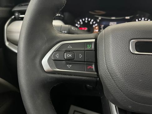 Used 2025 Jeep Compass Limited image 62