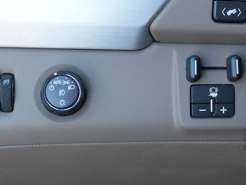 Used 2019 GMC Yukon SLT w/ Graphite Edition image 13