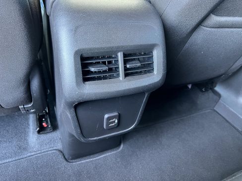 Used 2023 Chevrolet Equinox LT w/ Driver Convenience Package image 28