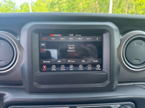 Used 2022 Jeep Gladiator Sport AWD/4WD image 15