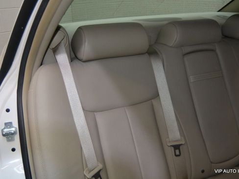 Used 2011 Cadillac DTS Luxury image 24