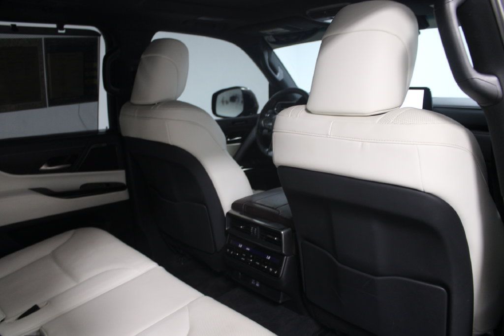 Used 2024 Lexus LX 600 4WD w/ Luxury Package image 35