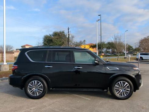 Used 2023 Nissan Armada SL w/ Captain's Chairs Package image 2