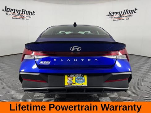 Used 2025 Hyundai Elantra Sport FWD image 8