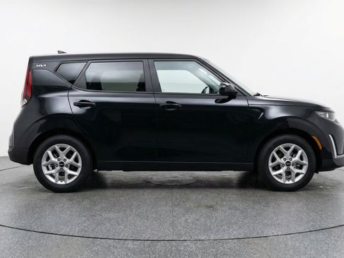 Used 2025 Kia Soul LX w/ LX Technology Package FWD image 14
