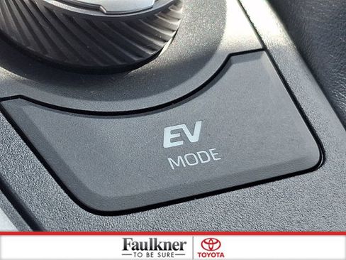 Certified 2025 Toyota RAV4 XLE AWD/4WD image 25