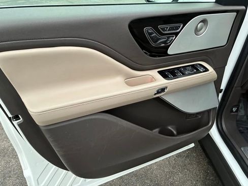 Used 2023 Lincoln Aviator Reserve w/ Equipment Group 201A image 11