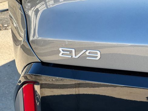 Certified 2025 Kia EV9 GT-Line image 28