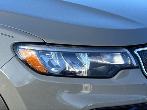 Used 2022 Jeep Compass Limited image 5