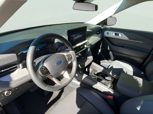 New 2026 Ford Explorer Active w/ Active Comfort Package image 13