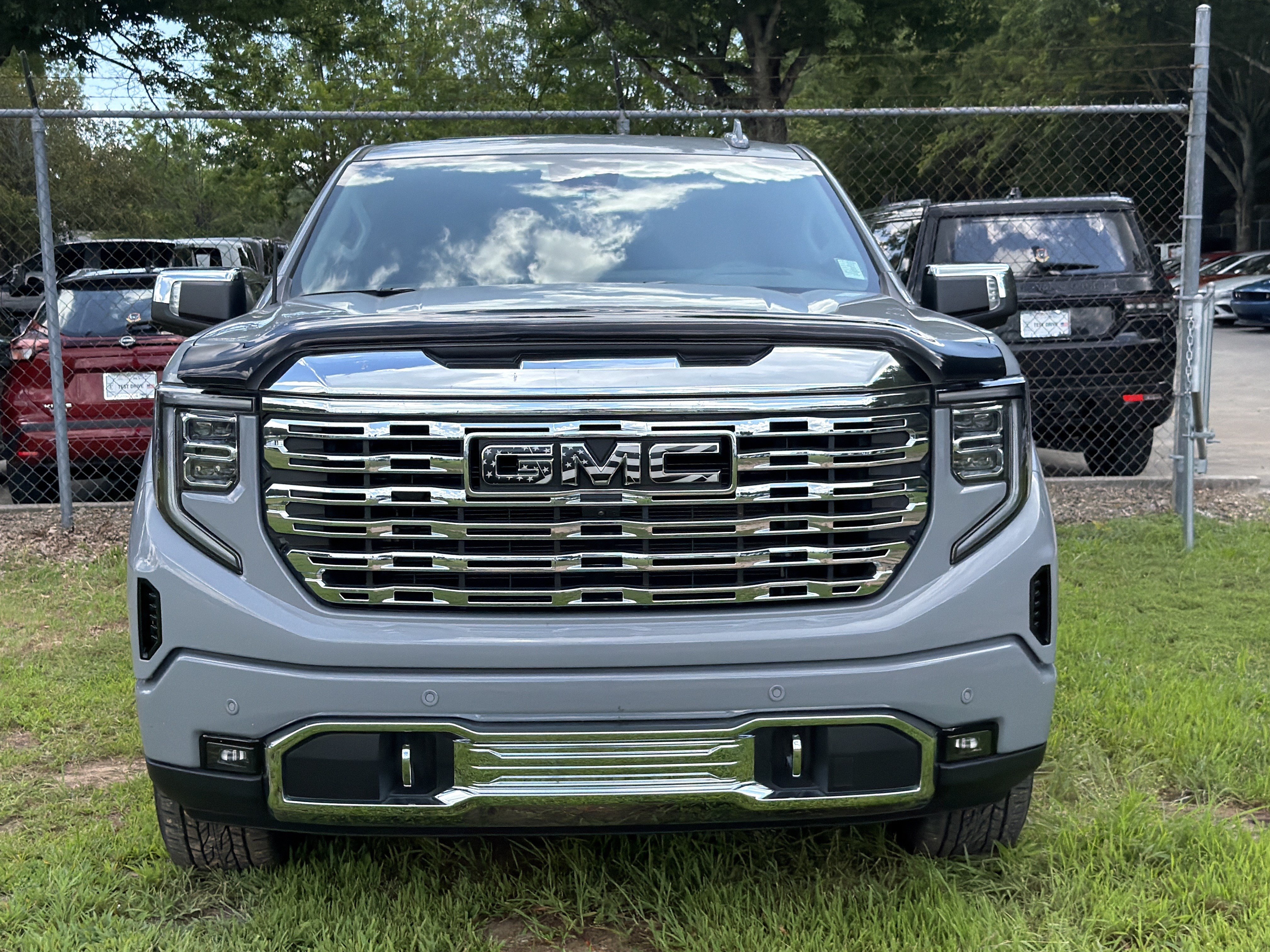 Used 2024 GMC Sierra 1500 Denali AWD/4WD image 2