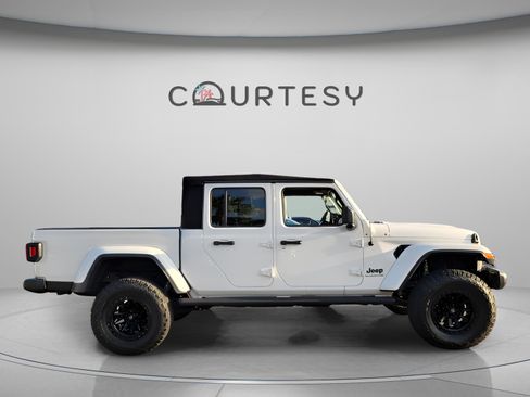 Used 2021 Jeep Gladiator Sport image 6