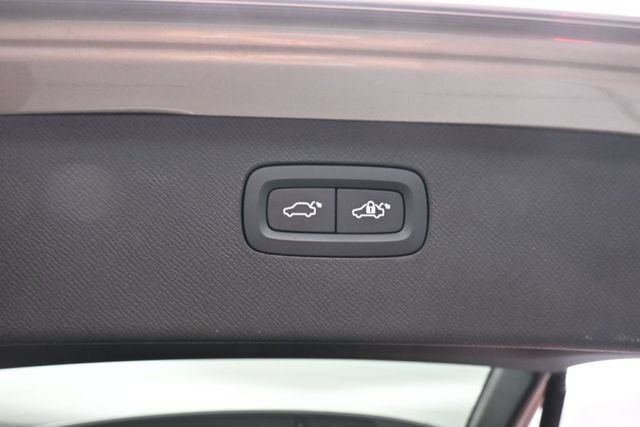 Used 2023 Volvo XC90 T8 Ultimate AWD/4WD image 32