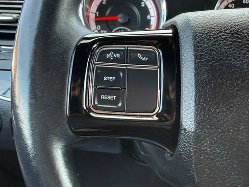 Used 2018 Dodge Grand Caravan SXT w/ Driver Convenience Group FWD image 29