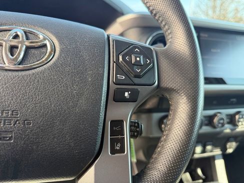 Used 2020 Toyota Tacoma SR5 image 15