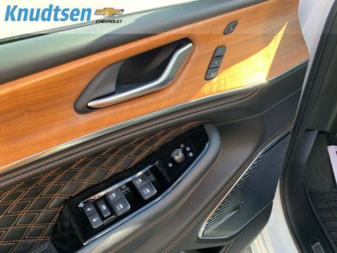 Used 2025 Jeep Grand Cherokee Summit image 20