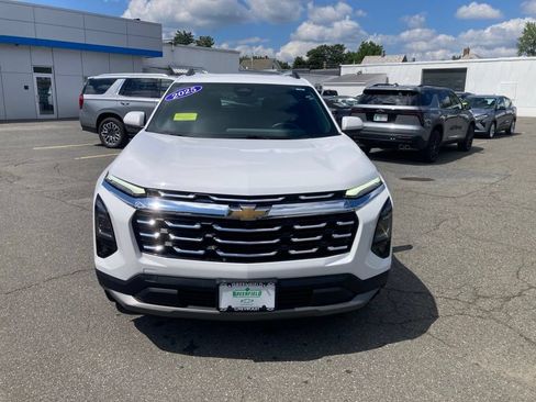 New 2025 Chevrolet Equinox LT w/ Convenience Package II AWD/4WD image 2