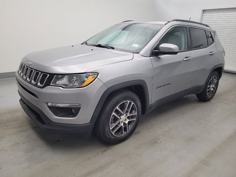 Used 2019 Jeep Compass Latitude w/ Popular Equipment Group FWD image 2