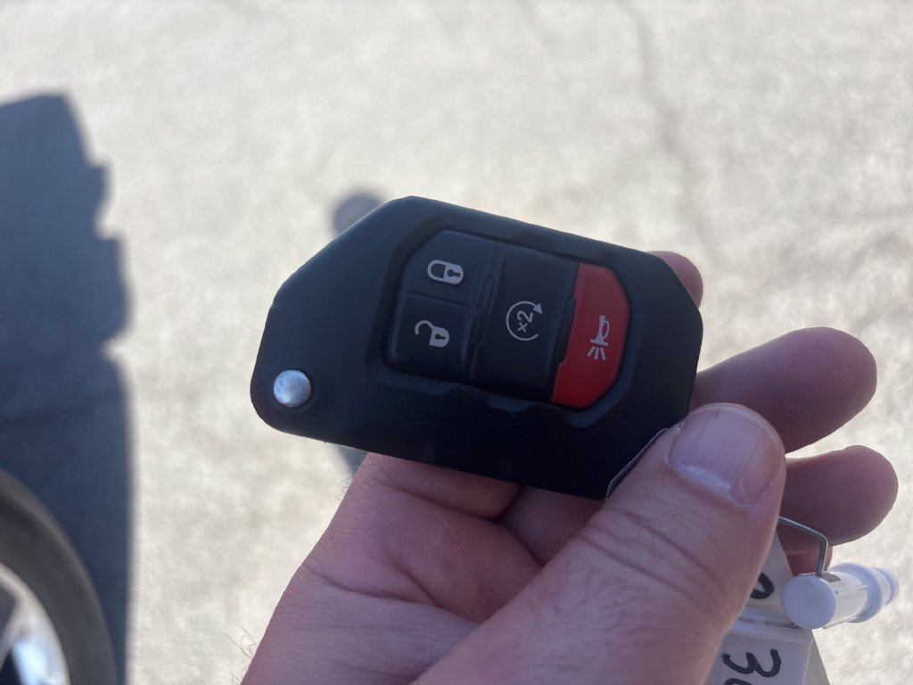 Used 2018 Jeep Wrangler Unlimited Sahara AWD/4WD image 35
