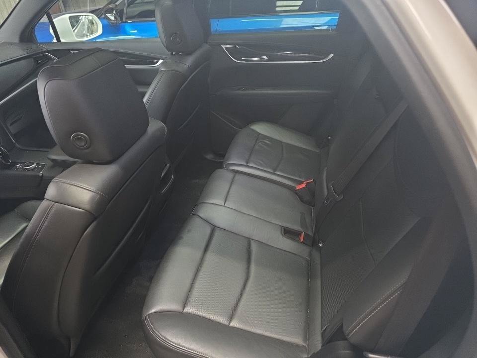 Used 2020 Cadillac XT5 Premium Luxury FWD image 9