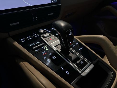 Used 2019 Porsche Cayenne E-Hybrid image 18