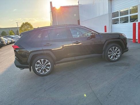 Certified 2022 Toyota RAV4 XLE Premium image 6