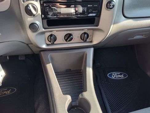 Used 2005 Ford Explorer Sport Trac 4x4 image 8