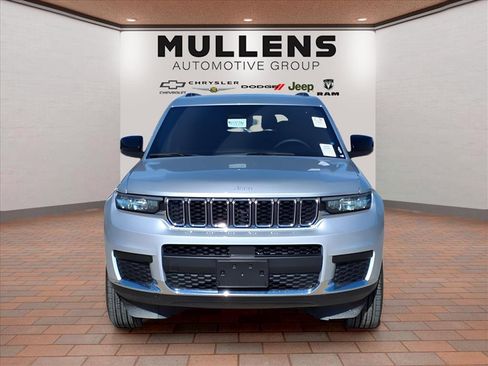 Used 2024 Jeep Grand Cherokee L Laredo w/ Luxury Tech Group I image 2