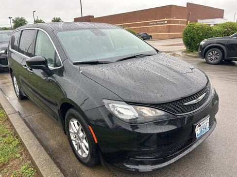 Used 2023 Chrysler Voyager LX FWD image 2