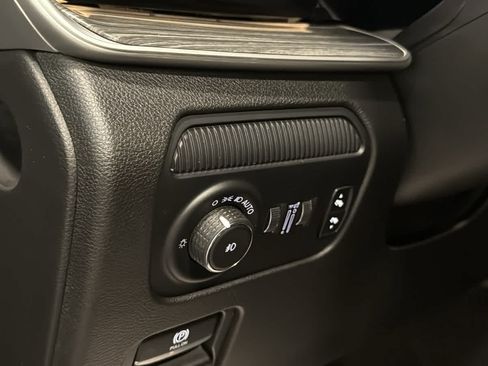 Used 2022 Jeep Wagoneer Series III w/ Rear Seat Video Group 1 AWD/4WD image 23