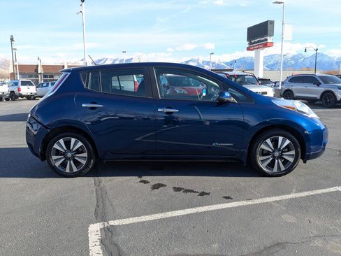 Used 2016 Nissan Leaf SV w/ Premium Package image 2