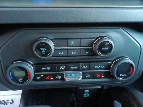 New 2025 Ford Bronco Badlands w/ Sasquatch Package AWD/4WD image 23
