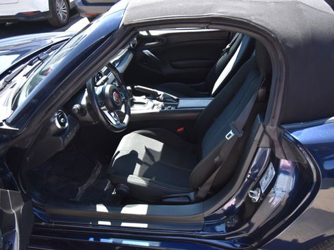 Used 2018 FIAT 124 Spider Classica w/ Technology & Siriusxm Group image 10