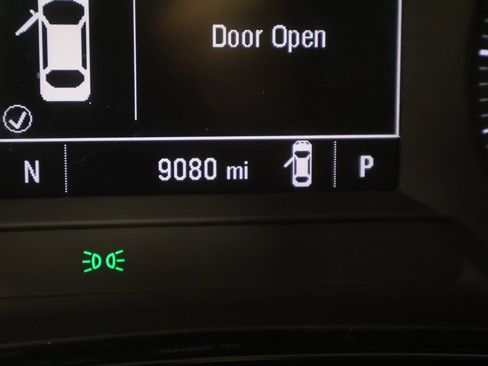 Used 2025 Chevrolet Trax LS FWD image 34