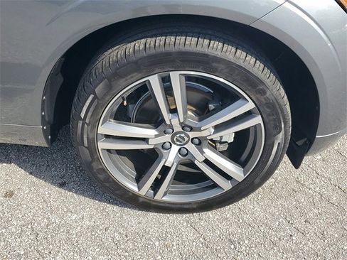 Used 2020 Volvo XC60 T5 Momentum image 7
