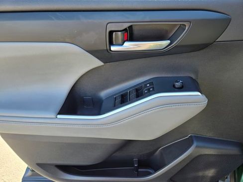 Used 2023 Toyota Highlander XLE image 21