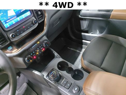 Used 2024 Ford Bronco Sport Outer Banks w/ Tech Package AWD/4WD image 4