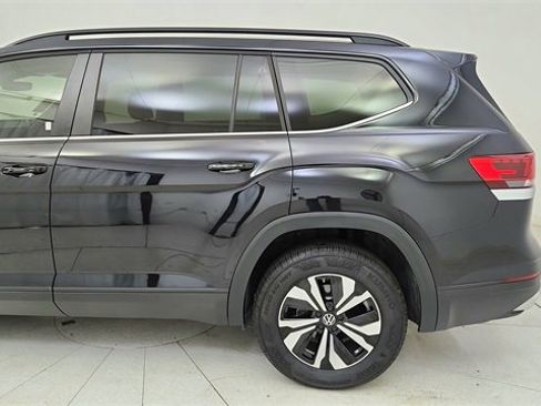 Used 2025 Volkswagen Atlas SE image 10