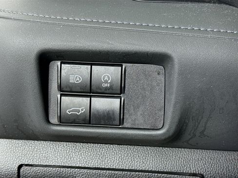 Used 2023 Toyota Highlander XLE w/ Protection Package #3 (TMS) AWD/4WD image 10