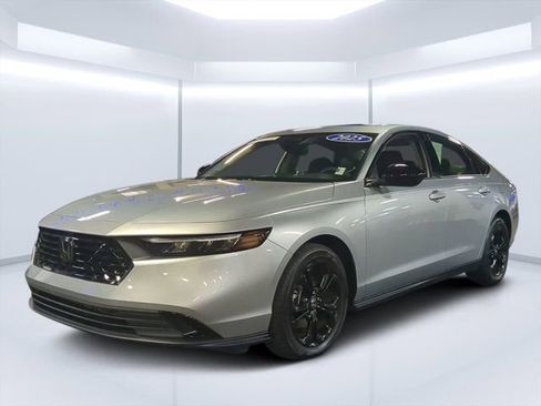 Used 2025 Honda Accord SE image 7