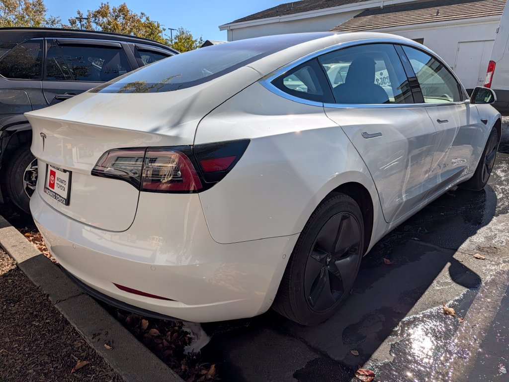 Used 2018 Tesla Model 3 Long Range RWD image 4